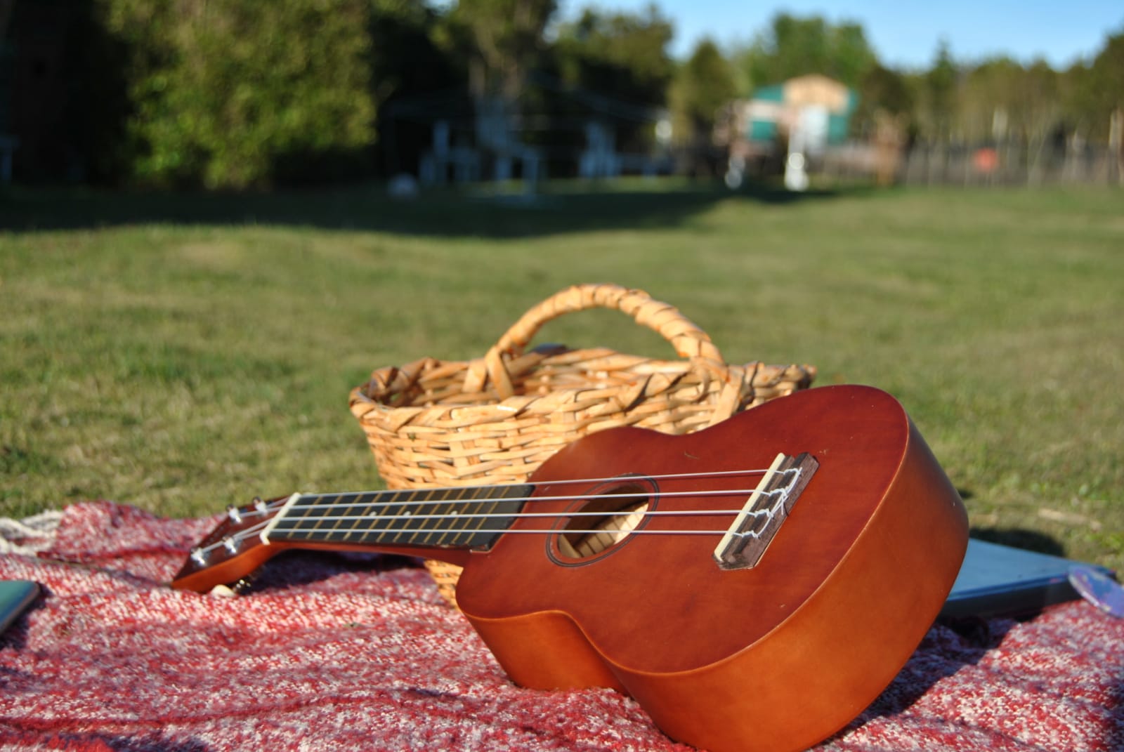 Camping_el_embrujo_guitarra_calbuco_chile